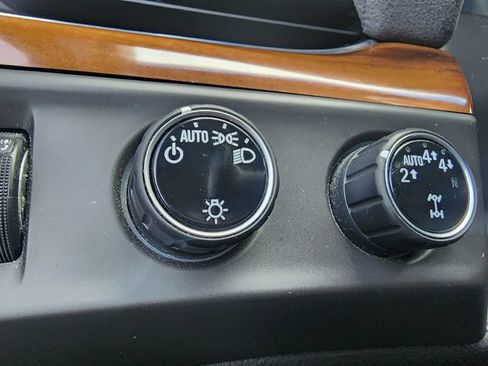 Used 2017 Cadillac Escalade ESV Premium Luxury AWD/4WD image 28