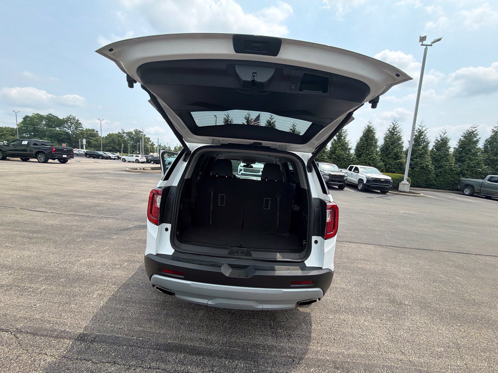 Used 2023 GMC Acadia SLT AWD/4WD image 26