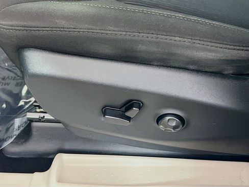 Used 2024 Chrysler Voyager LX image 17