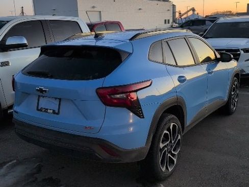 Used 2024 Chevrolet Trax RS w/ Sunroof Package image 2