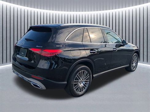 Used 2024 Mercedes-Benz GLC 300 4MATIC image 5