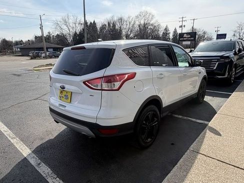 Used 2015 Ford Escape SE image 6