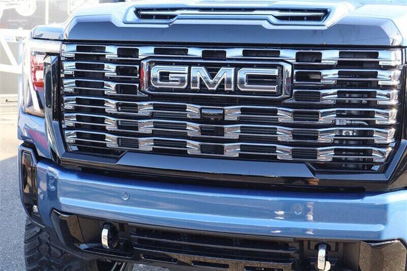 Used 2026 GMC Sierra 3500 Denali Ultimate AWD/4WD image 9