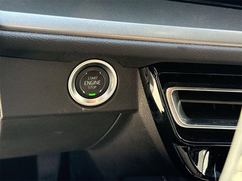 Used 2024 Chevrolet Traverse LT image 16