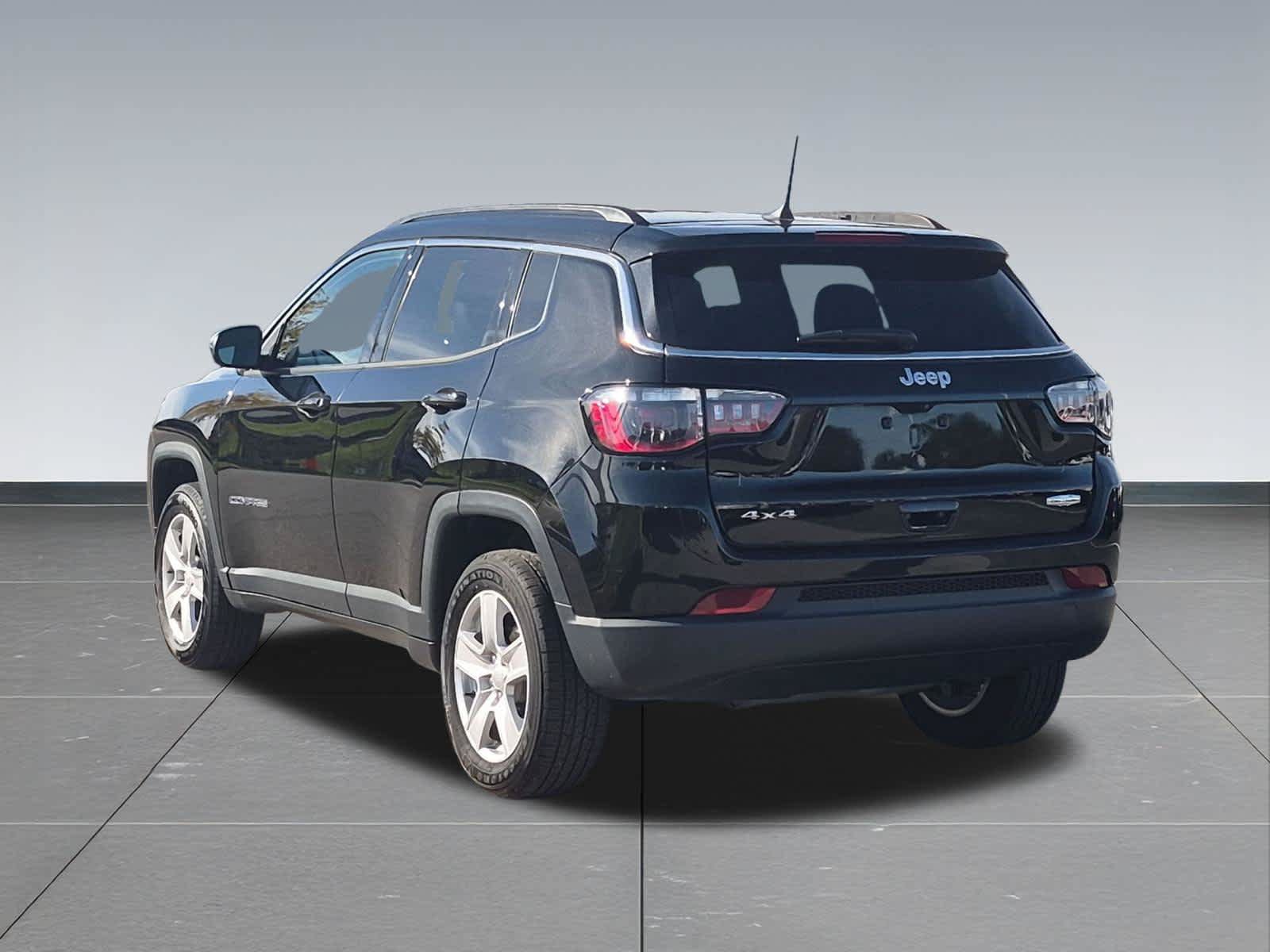 Used 2022 Jeep Compass Latitude w/ Convenience Group AWD/4WD image 4