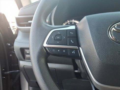 Certified 2023 Toyota Highlander L image 20