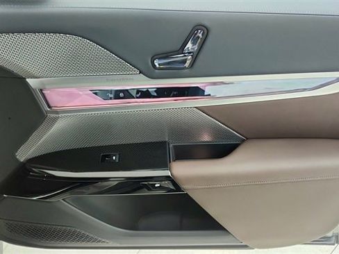 Used 2024 BMW 740i image 23