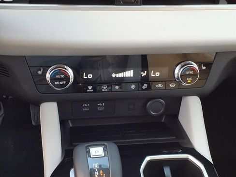 New 2025 Mitsubishi Outlander SE image 22