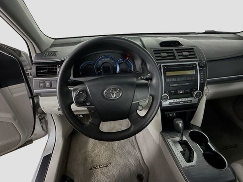 Used 2012 Toyota Camry LE image 11
