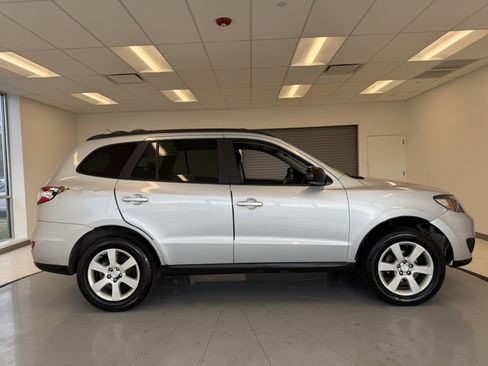 Used 2010 Hyundai Santa Fe GLS image 7