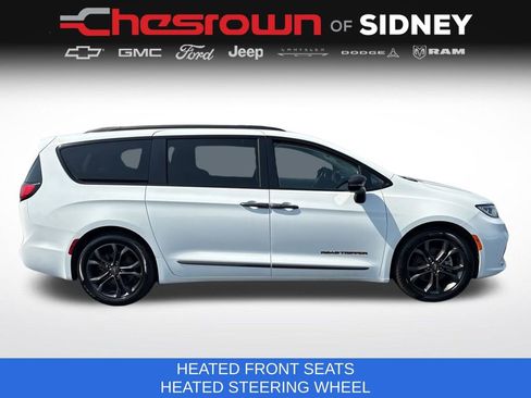 Used 2024 Chrysler Pacifica Touring-L w/ Road Tripper Package FWD image 6