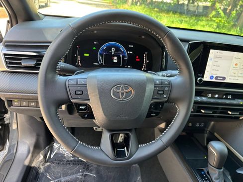 Used 2026 Toyota Camry SE FWD image 27