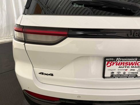 Used 2023 Jeep Grand Cherokee Limited w/ Black Appearance Package image 17