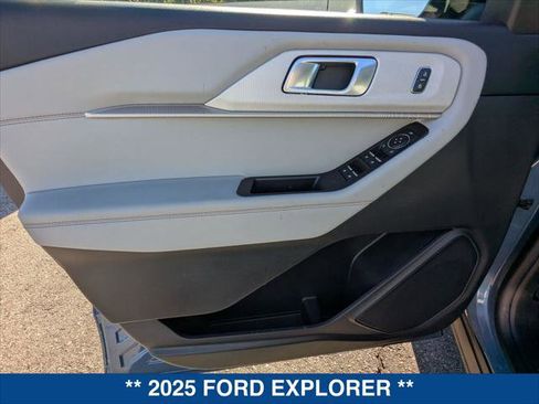 Used 2025 Ford Explorer Active w/ Active Comfort Package image 10