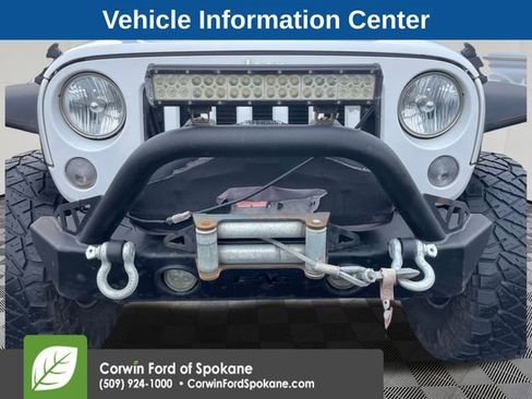 Used 2015 Jeep Wrangler Unlimited Rubicon w/ Connectivity Group image 10