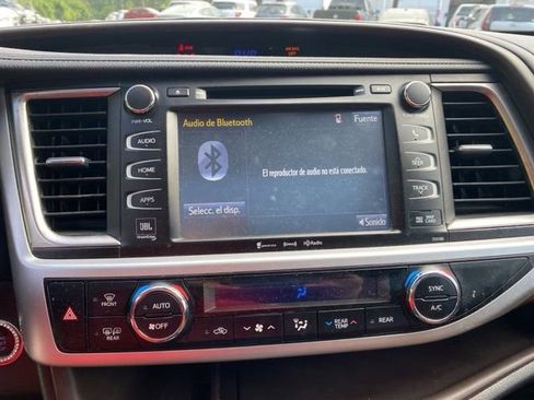 Used 2017 Toyota Highlander Limited Platinum AWD/4WD image 18