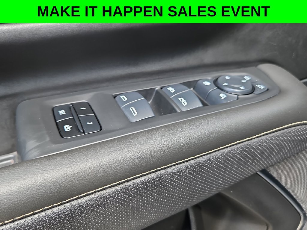 Used 2024 GMC Yukon SLT w/ SLT Luxury Package AWD/4WD image 12