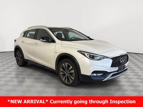 Used 2018 INFINITI QX30 Premium w/ Navigation Package AWD/4WD image 1