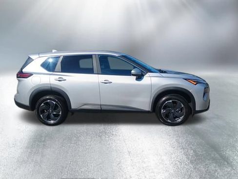 Used 2024 Nissan Rogue SV AWD/4WD image 7