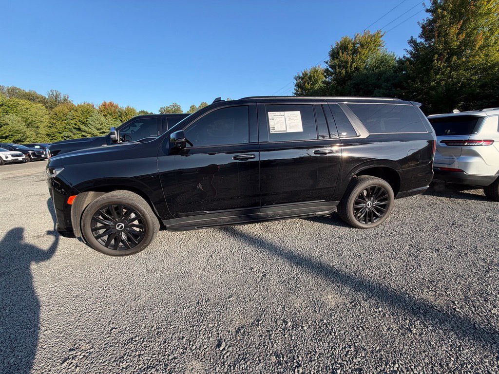 Used 2023 Cadillac Escalade ESV Premium Luxury AWD/4WD image 4