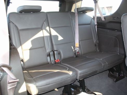 Used 2022 GMC Yukon XL Denali w/ Denali Premium Package image 21