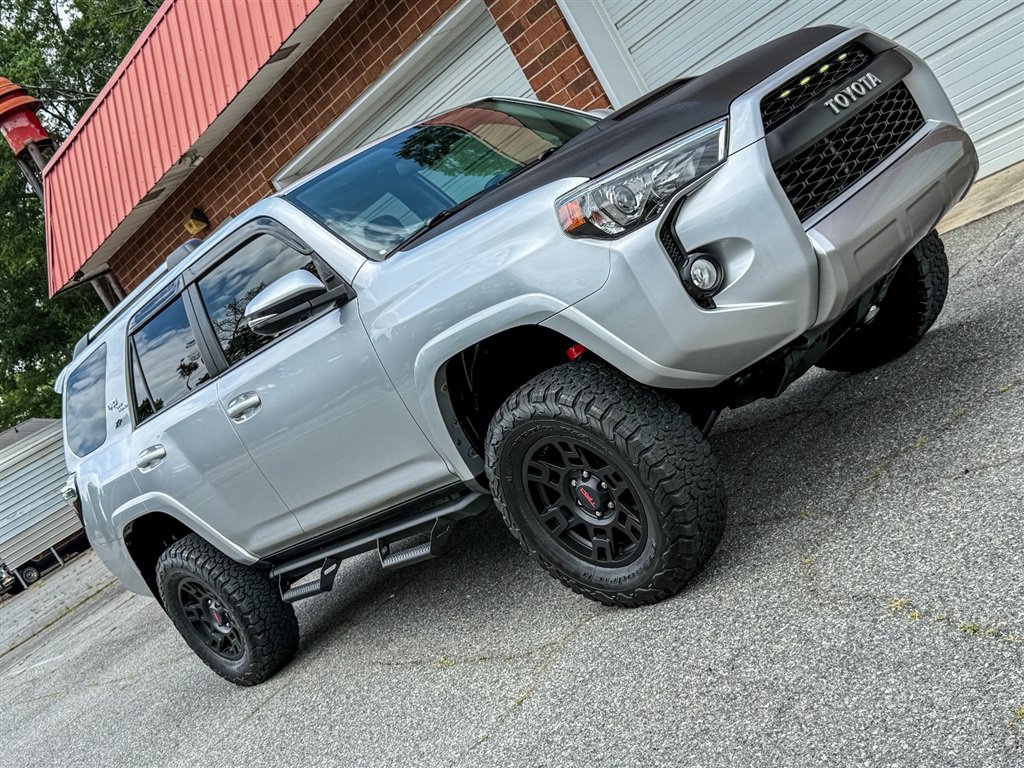 Used 2018 Toyota 4Runner TRD Off-Road Premium AWD/4WD image 26