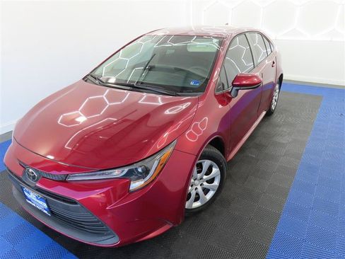 Used 2023 Toyota Corolla LE FWD image 2