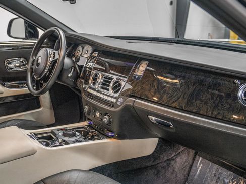Used 2014 Rolls-Royce Ghost image 13