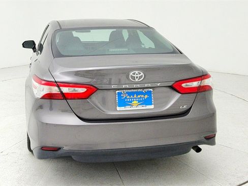 Used 2018 Toyota Camry LE image 5