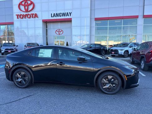 New 2026 Toyota Prius LE image 2