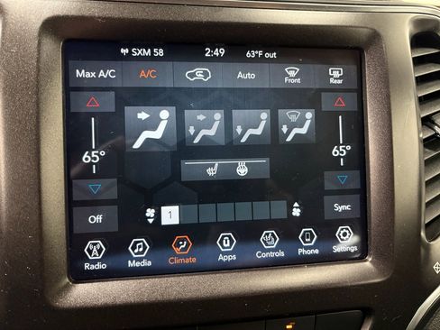 Used 2022 Jeep Cherokee Trailhawk w/ Trailer Tow Group AWD/4WD image 17