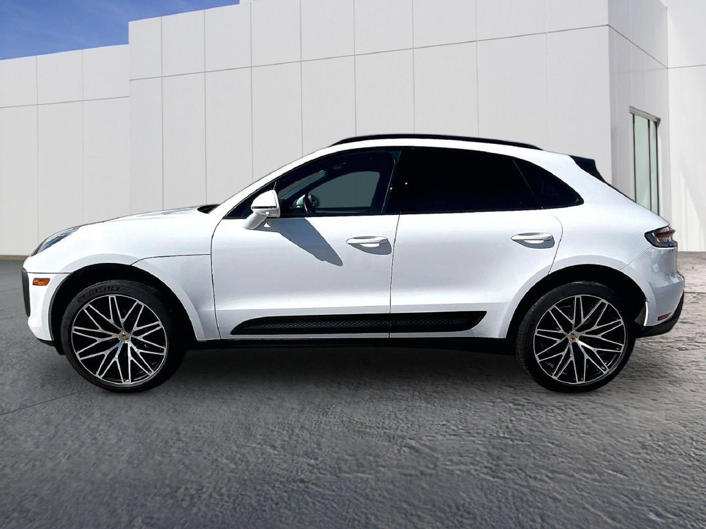 Certified 2026 Porsche Macan AWD/4WD image 2