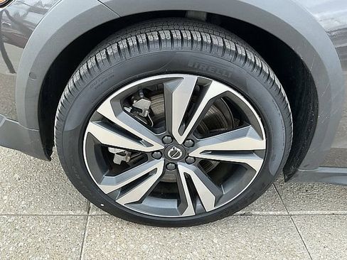 Certified 2025 Volvo V60 B5 Cross Country Plus image 13