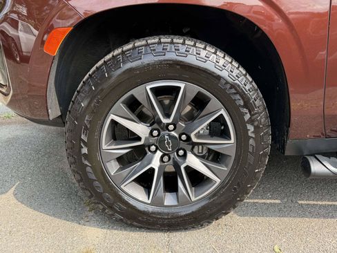 Used 2022 Chevrolet Suburban Z71 w/ Luxury Package AWD/4WD image 6