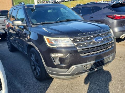 Used 2019 Ford Explorer XLT w/ Equipment Group 202A FWD image 2