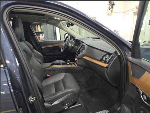 Used 2025 Volvo XC90 T8 Plus w/ Protection Package Premier image 7