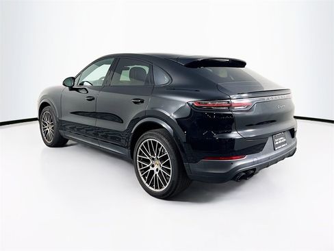 Certified 2023 Porsche Cayenne Coupe image 3
