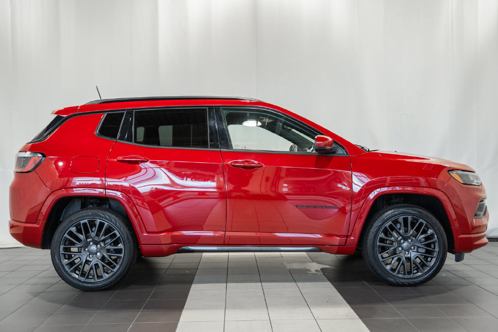 Certified 2022 Jeep Compass Limited AWD/4WD image 3