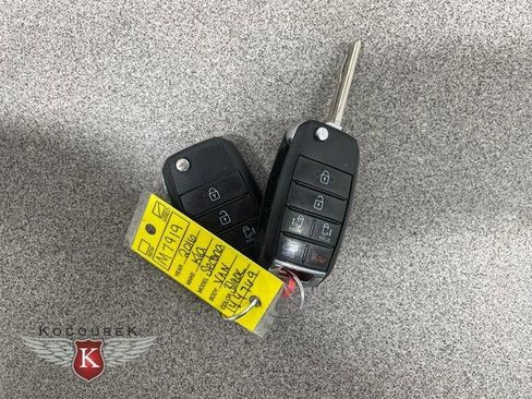Used 2016 Kia Sedona LX w/ LX Convenience Package FWD image 26