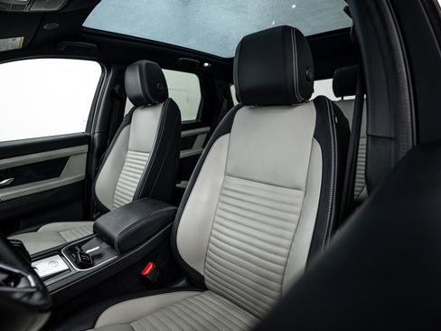 Used 2021 Land Rover Discovery Sport SE R-Dynamic image 17