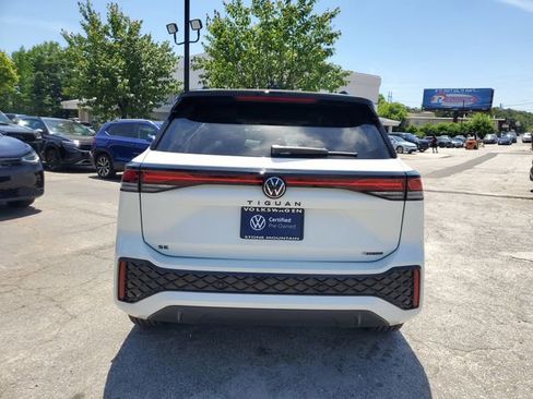 Certified 2025 Volkswagen Tiguan SE R-Line AWD/4WD image 5