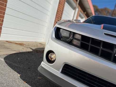 Used 2010 Chevrolet Camaro SS w/ LPO, Ground Effects Package image 15