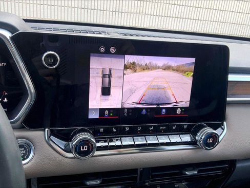 Used 2023 GMC Canyon Denali image 21