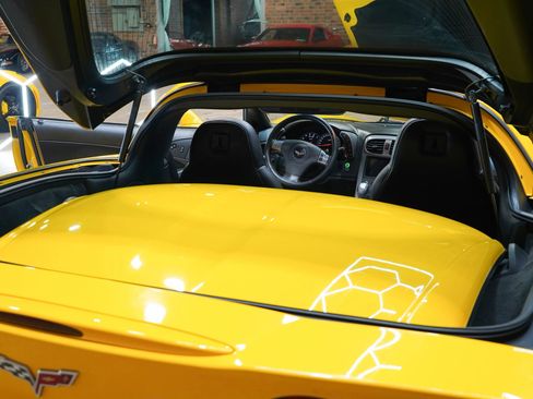 Used 2007 Chevrolet Corvette Coupe w/ Preferred Equipment Group RWD image 30