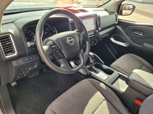 Used 2023 Nissan Frontier SV image 7
