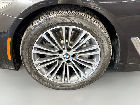 Used 2018 BMW 530i w/ Premium Package RWD image 38