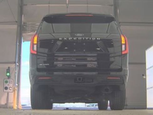 Used 2025 Ford Expedition Active image 7