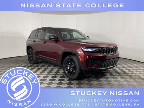 Used 2024 Jeep Grand Cherokee Altitude image 1