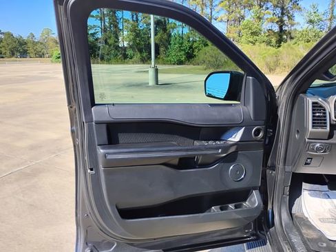 Used 2020 Ford Expedition XLT image 23