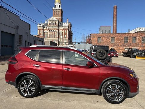 Used 2018 Nissan Rogue SL w/ Premium Package image 9